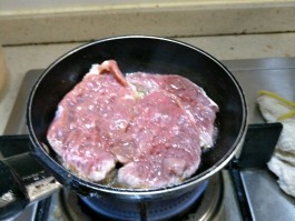 牛排怎么腌制(牛排怎么腌制才鲜嫩好吃视频教程)