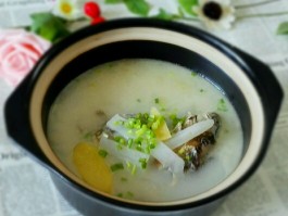 鲫鱼汤怎么做(鲫鱼汤怎么做好喝又营养)
