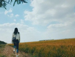 一个人的旅行拍照技巧(一个人旅行照片配文字朋友圈)
