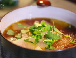 酸辣粉丝汤(酸辣粉丝汤的做法和配料)