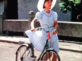 八十年代骑自行车旅游(八十年代自行车带小孩图片)