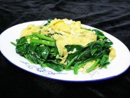菠菜炒鸡蛋(菠菜炒鸡蛋怎么炒)