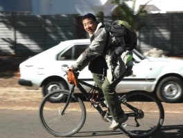 印度男子自制自行车环球旅行(印度男子自制自行车环球旅行视频)