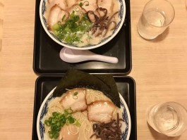 忍野村旅游美食攻略(忍野村旅游美食攻略视频)