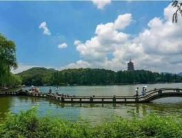 旅游景点排行榜(旅游景点排行榜前十新疆景点)