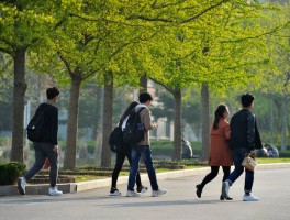 关于二本、专科毕业生占毕业生总数80%，有的「简历初筛就被机器淘汰」，「不会做题」的二本生应该怎么自救？的信息