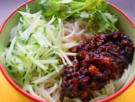 杂酱面的做法(炸酱面的做法最正宗的做法)