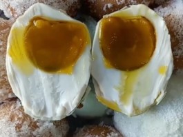 怎样腌咸鸡蛋(怎样腌咸鸡蛋好吃又简单)
