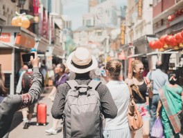 世界上完成环球旅行最年轻的人(环游世界最年轻的人)