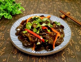 凉拌黑木耳(凉拌黑木耳的正确方法)