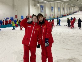 室内滑雪场(室内滑雪场需要带雪镜吗)