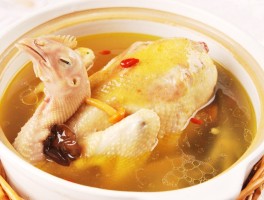 老母鸡汤怎么炖(老母鸡汤怎么炖好喝又营养食品)