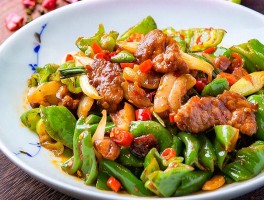 辣椒炒肉的家常做法(油焖辣椒怎么做家常做法)