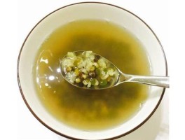 绿豆汤解药吗(绿豆汤解药吗绿豆解不解中药和西药)