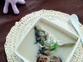 鱼头汤的做法(鱼头汤的做法最正宗的做法视频)