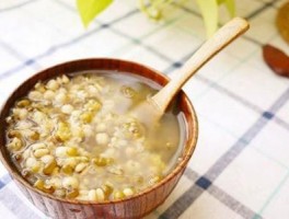 绿豆薏仁汤(绿豆薏仁汤的正确做法)