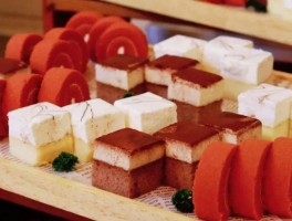 旅游时享受美食的心情(旅游美食说说怎么发朋友圈)