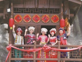 李嘉诚7折抛售房产，长江实业旗下新楼盘房价回到7年前水平，为何便宜三成？哪些信息值得关注？的简单介绍