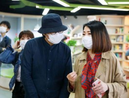 包含遭百万粉丝网红「铁头」举报，杭州新东方全面停课，有家长表示「希望尽快复课」，哪些信息值得关注？的词条