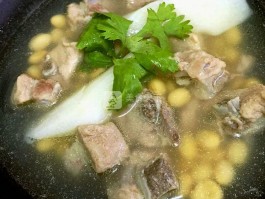 山药排骨汤的做法(山药排骨汤还可以加什么材料一起炖)