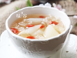 雪梨银耳汤的做法(冬瓜雪梨银耳汤的做法)