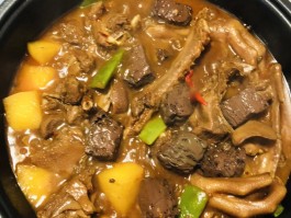 烧大鹅美食各地有(烧大鹅是什么地方特色)