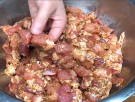 烤肉的腌制方法(自制烤肉的腌制方法)