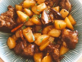 土豆烧肉(土豆烧肉家常做法)