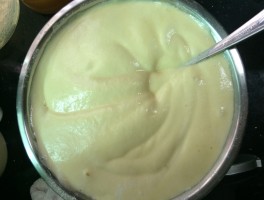 电饭煲做蛋糕简单做法(电饭煲做蛋糕简单做法不分蛋清蛋黄的方法)