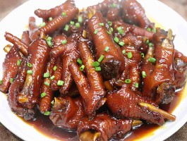 红烧鸡爪的做法大全(大厨教你在家做红烧鸡爪,非常不错的一道下酒菜)