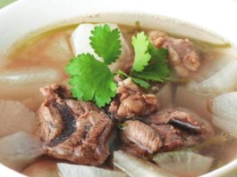 白萝卜炖牛肉汤(白萝卜炖牛肉汤好喝吗)
