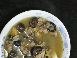 香菇炖鸡汤的做法(鹿茸菇香菇炖鸡汤的做法)
