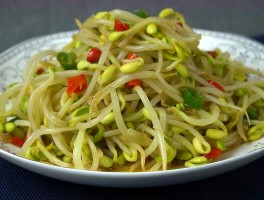 黄豆芽怎么做好吃(猪蹄炖黄豆芽怎么做好吃)