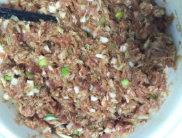 白菜猪肉饺子馅的做法(香菜白菜猪肉饺子馅的做法)