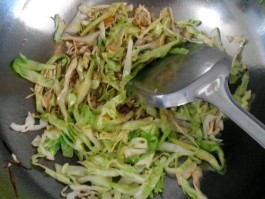 洋白菜炒饼(洋白菜炒饼做法)