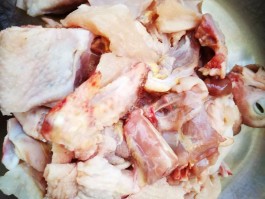 猪肚鸡的制作方法及配料(猪肚鸡的制作方法及配料视频)