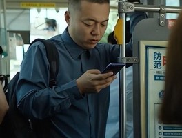 《孤注一掷》中陆经理为什么要让梁安娜下跪？的简单介绍
