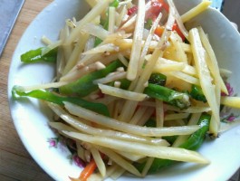 青椒土豆丝的做法(青椒土豆丝的做法和配料)