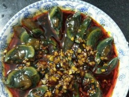 皮蛋凉拌的做法(皮蛋凉拌的做法皮蛋需要煮熟吗)