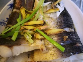 清蒸草鱼的家常做法(清蒸草鱼的家常做法步骤)