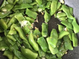 扁豆角的做法大全(韭花腌扁豆角的做法大全)