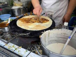 上海鸡蛋饼(上海鸡蛋饼面糊怎么调)