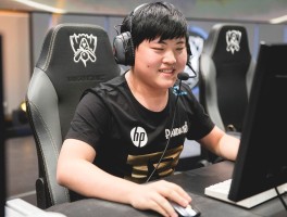 包含如何评价Uzi在2023LPL夏季季后赛上的表现？的词条