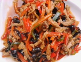 鱼香肉丝的家常做法(鱼香肉丝的家常做法步骤)